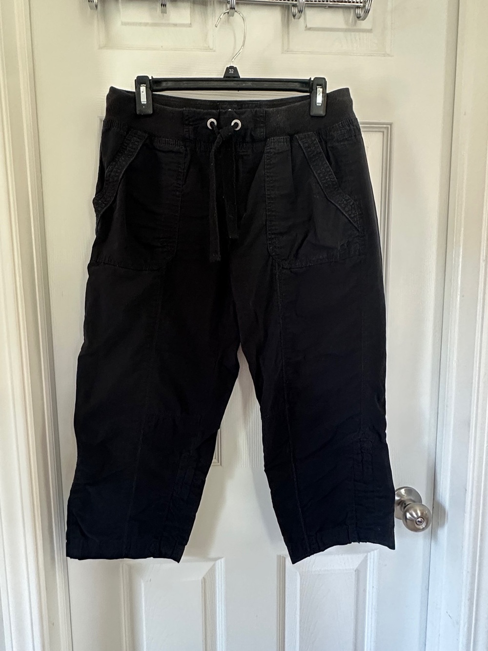 Calvin Klein Women’s Black Drawstring Cargo Jogger capris